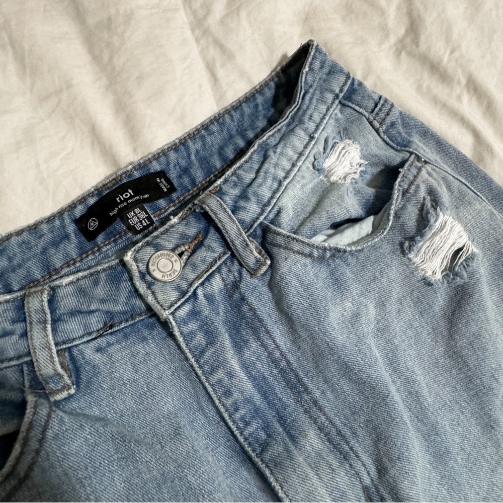 Missguided Ripped Jeans - Picture 3 of 5